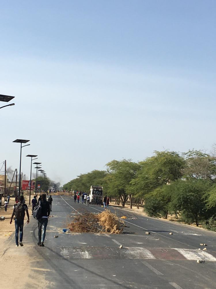 UGB : Les étudiants bloquent la RN2 et demandent un paiement immédiat des bourses UGB : Les étudiants bloquent la RN2 et demandent un paiement immédiat des bourses