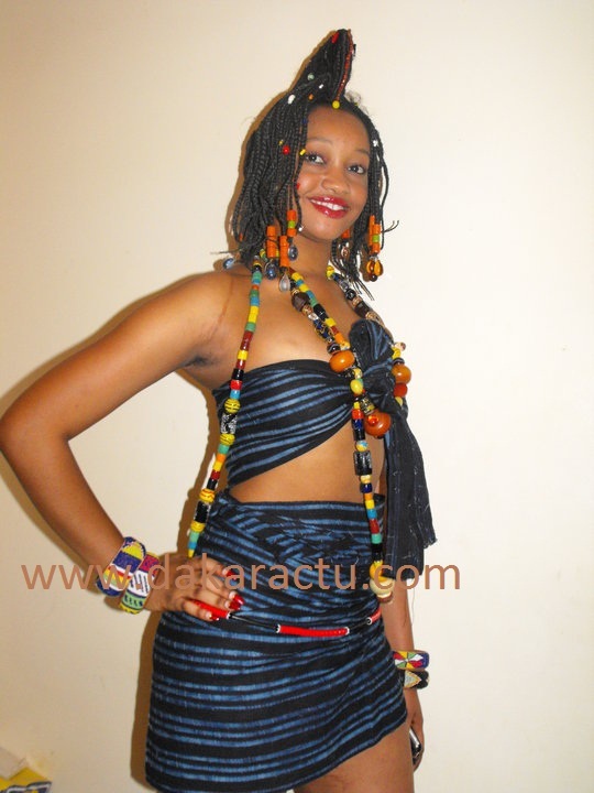 La vidéo girl Dalanda Diallo en mode traditionnelle