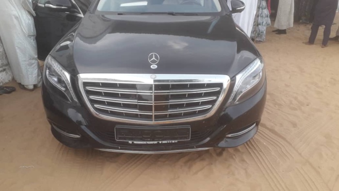 (Images) Touba / Ce luxueux véhicule que Cheikh Bass a offert à Serigne Cheikh Say Mbacké ! (Images) Touba / Ce luxueux véhicule que Cheikh Bass a offert à Serigne Cheikh Say Mbacké !