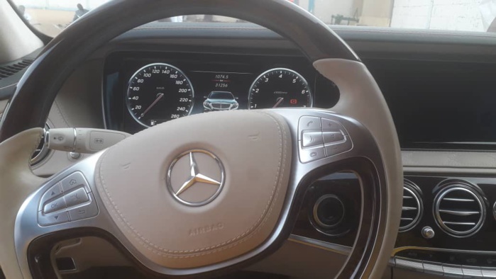 (Images) Touba / Ce luxueux véhicule que Cheikh Bass a offert à Serigne Cheikh Say Mbacké ! (Images) Touba / Ce luxueux véhicule que Cheikh Bass a offert à Serigne Cheikh Say Mbacké !