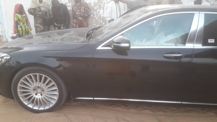 (Images) Touba / Ce luxueux véhicule que Cheikh Bass a offert à Serigne Cheikh Say Mbacké ! (Images) Touba / Ce luxueux véhicule que Cheikh Bass a offert à Serigne Cheikh Say Mbacké !