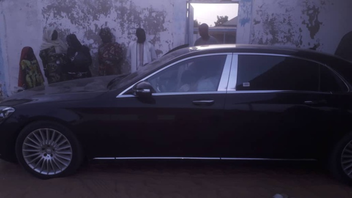 (Images) Touba / Ce luxueux véhicule que Cheikh Bass a offert à Serigne Cheikh Say Mbacké ! (Images) Touba / Ce luxueux véhicule que Cheikh Bass a offert à Serigne Cheikh Say Mbacké !