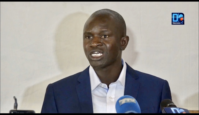 Dernière minute : Liberté provisoire pour le professeur Babacar Diop et les quatre étudiants, Guy Marius Sagna reste en prison. Dernière minute : Liberté provisoire pour le professeur Babacar Diop et les quatre étudiants, Guy Marius Sagna reste en prison.