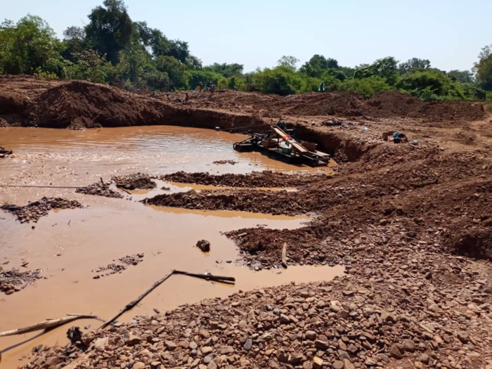 PROTECTION DE L’ECONOMIE NATIONALE ET LUTTE CONTRE LE CRIME ORGANISE : La Douane met fin à une exploitation frauduleuse de ressources minières à Kédougou. PROTECTION DE L’ECONOMIE NATIONALE ET LUTTE CONTRE LE CRIME ORGANISE : La Douane met fin à une exploitation frauduleuse de ressources minières à Kédougou.
