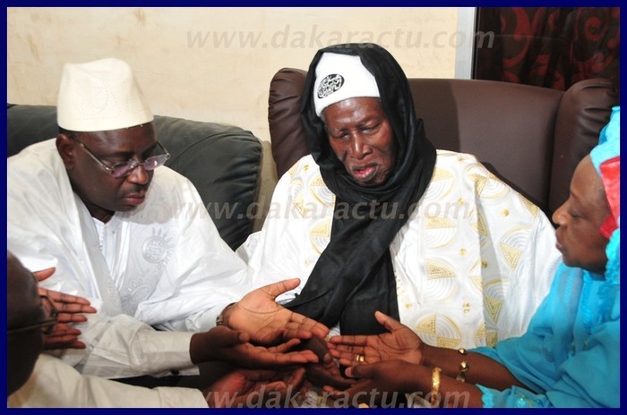 Regardez les photos de la visite du président de la République Macky Sall chez le khalife des layènes