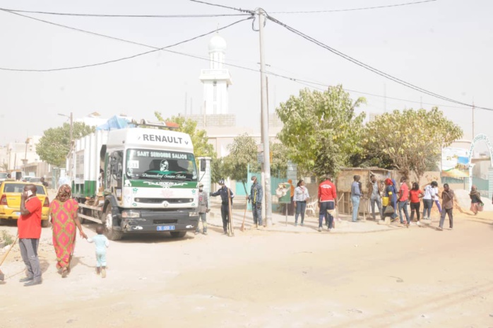 Mimi Touré en opération « Cleaning » : « Il faut que les actions citoyennes d’aujourd’hui perdurent dans le temps ».