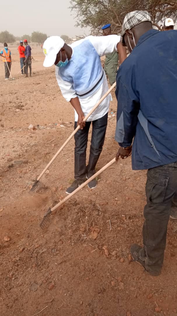 LINGUÈRE : Aly Ngouille Ndiaye préside le lancement de la journée nationale de nettoiement.