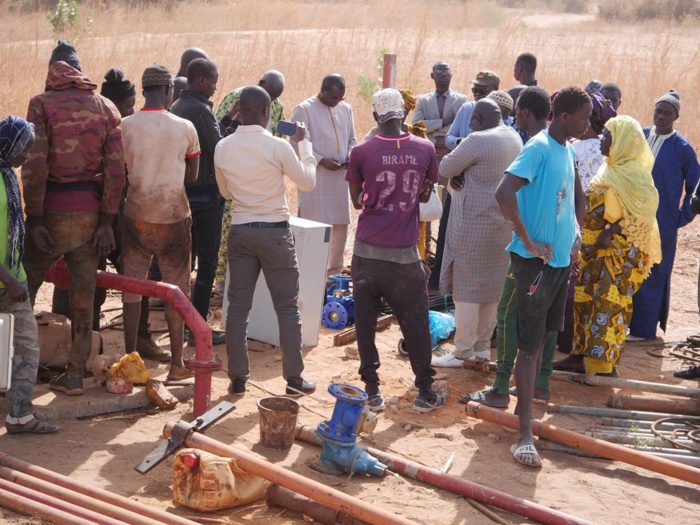 Notto Diobass : Installation des nouveaux équipements du forage de Sanghé. Notto Diobass : Installation des nouveaux équipements du forage de Sanghé.