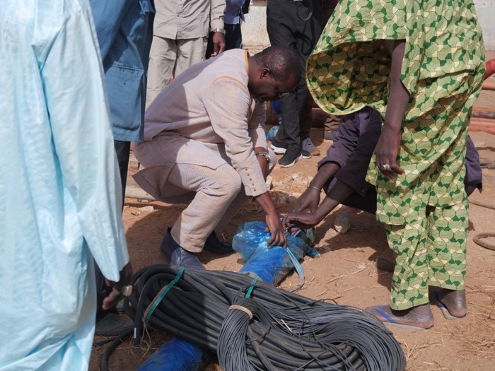Notto Diobass : Installation des nouveaux équipements du forage de Sanghé. Notto Diobass : Installation des nouveaux équipements du forage de Sanghé.