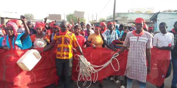 Nioro / Keur Madiabel : La population dans la rue contre la hausse du prix de l'eau (Les premières images). Nioro / Keur Madiabel : La population dans la rue contre la hausse du prix de l'eau (Les premières images).