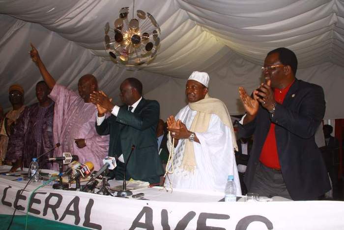 A la place d'une conférence de presse, la coalition Léral sert aux journalistes un Xawaré