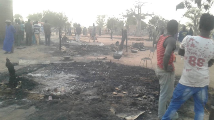 INCENDIE DE GRANDE ENVERGURE / Une dizaine de concessions brûle à Ndialakhar... Le feu attisé par le vent. INCENDIE DE GRANDE ENVERGURE / Une dizaine de concessions brûle à Ndialakhar... Le feu attisé par le vent.