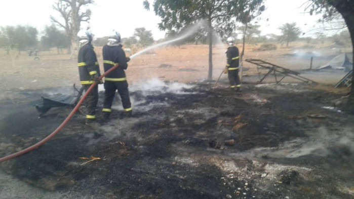 INCENDIE DE GRANDE ENVERGURE / Une dizaine de concessions brûle à Ndialakhar... Le feu attisé par le vent. INCENDIE DE GRANDE ENVERGURE / Une dizaine de concessions brûle à Ndialakhar... Le feu attisé par le vent.