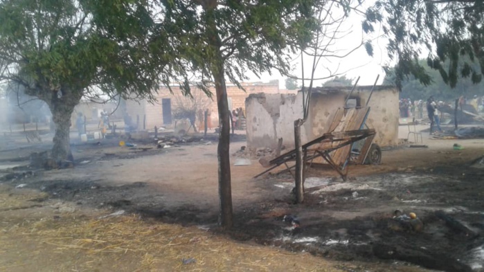 INCENDIE DE GRANDE ENVERGURE / Une dizaine de concessions brûle à Ndialakhar... Le feu attisé par le vent.