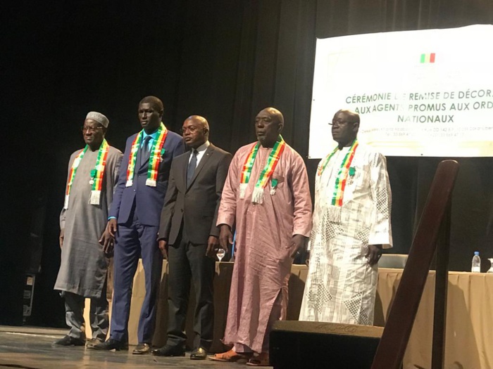 Remise de décorations aux agents du ministère des Collectivités territoriales, du Développement et de l’Aménagement des Territoires, promus aux ordres nationaux.