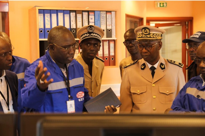 En visite à la Sar : Le Sous-préfet de Thiaroye s’imprègne de la pollution d’hydrocarbures sur la plage et des mesures de sauvegarde En visite à la Sar : Le Sous-préfet de Thiaroye s’imprègne de la pollution d’hydrocarbures sur la plage et des mesures de sauvegarde