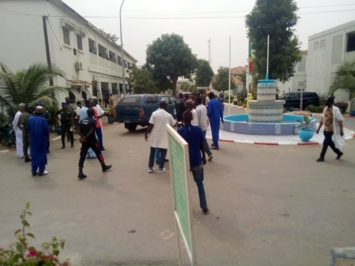 Meurtre du jeune américain : Une délégation de l'ambassade des États-Unis au Sénégal et le Procureur de la république, à l'hôpital régional de Kaolack (Images) Meurtre du jeune américain : Une délégation de l'ambassade des États-Unis au Sénégal et le Procureur de la république, à l'hôpital régional de Kaolack (Images)