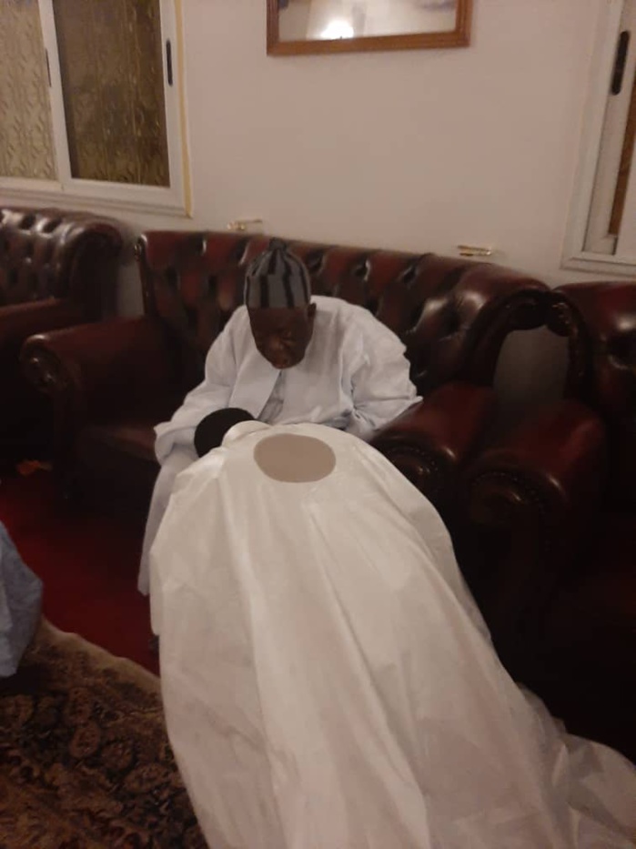 (IMAGES) Serigne Cheikh Say Mbacké rend visite à Cheikh Bassirou Mbacké Abdou Khadre (IMAGES) Serigne Cheikh Say Mbacké rend visite à Cheikh Bassirou Mbacké Abdou Khadre