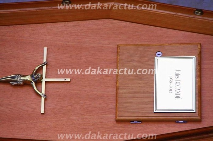 Voici la tombe de Jules François Bocandé