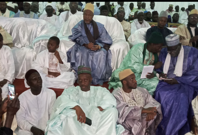 Ziarra Boghal 2020 / Le Khalife Thierno Abdourahmane Barry aux politiques : "Quiconque prend le pouvoir par la violence, le rendra tôt ou tard par la violence..." Ziarra Boghal 2020 / Le Khalife Thierno Abdourahmane Barry aux politiques : "Quiconque prend le pouvoir par la violence, le rendra tôt ou tard par la violence..."