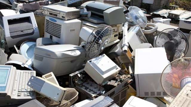 ITALIE / 93 personnes arrêtées dans un trafic international de déchets électroniques : des produits destinés à être éliminés acheminés vers le Sénégal.