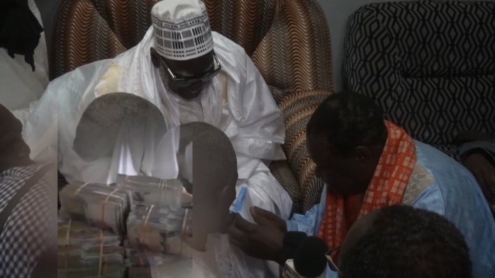 AADIYA À TOUBA / Darou Salam donne 191 millions au Khalife Général des Mourides. AADIYA À TOUBA / Darou Salam donne 191 millions au Khalife Général des Mourides.
