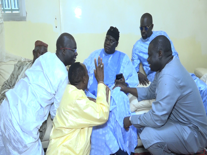 Les images de la cérémonie de 8ème jour du rappel à Dieu d'El Hadj Idrissa Guèye à Kaolack. Les images de la cérémonie de 8ème jour du rappel à Dieu d'El Hadj Idrissa Guèye à Kaolack.