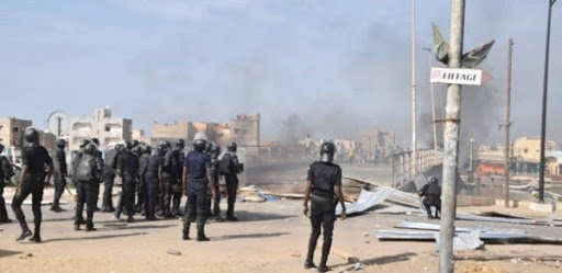 Affrontements à Saint-Louis / La situation s'aggrave : Le siège du centre de documentation et des archives de l'OMVS incendié.