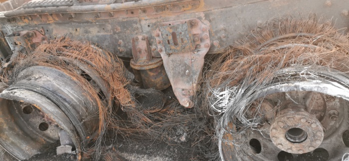 Autoroute à péage : Un camion complètement calciné, un box de billetage brûlé... Autoroute à péage : Un camion complètement calciné, un box de billetage brûlé...