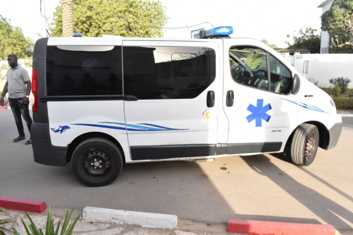 Kaolack : Maître Nafissatou Diop Cissé offre une ambulance flambant-neuve à l'hôpital régional El Hadj Ibrahima Niass (Images). Kaolack : Maître Nafissatou Diop Cissé offre une ambulance flambant-neuve à l'hôpital régional El Hadj Ibrahima Niass (Images).