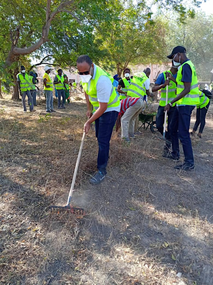 KOLDA : Abdoulaye Baldé en opération contre la saleté et entend pérenniser cette initiative KOLDA : Abdoulaye Baldé en opération contre la saleté et entend pérenniser cette initiative