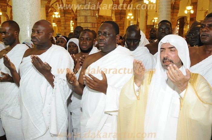 Le président Macky Sall tout de blanc vêtu en train de faire sa «oumra» (Photos exclusives)