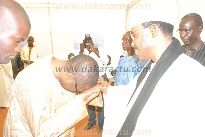 Youssou N'dour  renouvelle son acte d'allégeance à son marabout, Serigne Mame Mor Mbacké (PHOTOS)