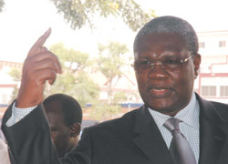 Ousmane Ngom vide les lieux avant de faire face au procureur et invite les responsables du PDS à ne plus déférer à une convocation