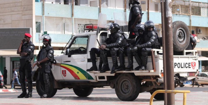 Premier jour de couvre-feu au Sénégal : Ces images qu'on n'aime pas voir de la police.