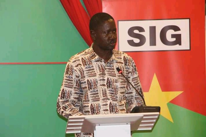 Lutte contre le coronavirus au Burkina Faso : Deux essais cliniques lancés avec la chloroquine et un phytomédicament, l'unité de production de chloroquine réhabilitée. Lutte contre le coronavirus au Burkina Faso : Deux essais cliniques lancés avec la chloroquine et un phytomédicament, l'unité de production de chloroquine réhabilitée.