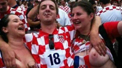 La supportrice croate aux seins nus a perdu son job