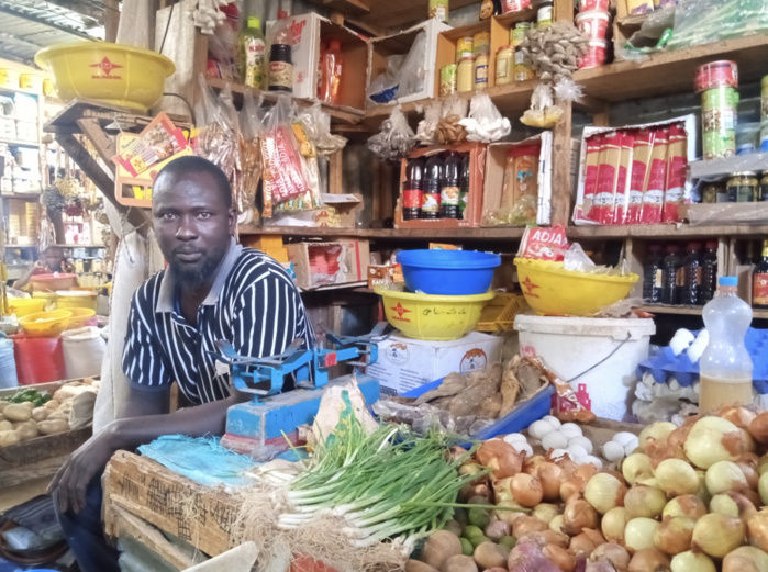Coronavirus / Face à un marché infecté par le Covid-19 : L'attente désespérée de clients 'fantômes' envahit les commerçants... (Reportage) Coronavirus / Face à un marché infecté par le Covid-19 : L'attente désespérée de clients 'fantômes' envahit les commerçants... (Reportage)