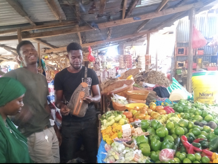 Coronavirus / Face à un marché infecté par le Covid-19 : L'attente désespérée de clients 'fantômes' envahit les commerçants... (Reportage) Coronavirus / Face à un marché infecté par le Covid-19 : L'attente désespérée de clients 'fantômes' envahit les commerçants... (Reportage)