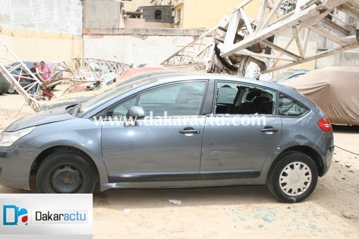 Les images de la grue qui a détruit les voitures du parking privé de Sup De Co Dakar