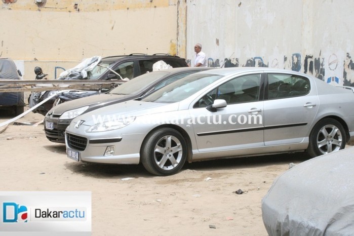 Les images de la grue qui a détruit les voitures du parking privé de Sup De Co Dakar