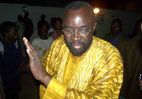Moustapha Clissé Lô tient à son perchoir.