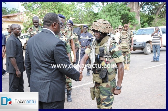 Macky Sall visite les militaires en casamance (PHOTOS)