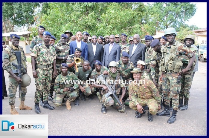 Macky Sall visite les militaires en casamance (PHOTOS)