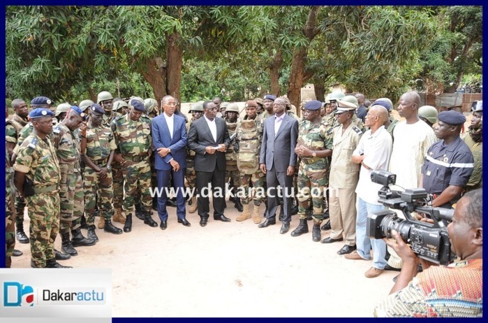 Macky Sall visite les militaires en casamance (PHOTOS)