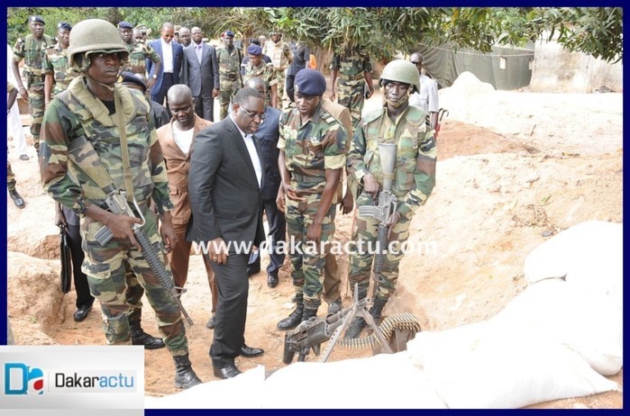 Macky Sall visite les militaires en casamance (PHOTOS)