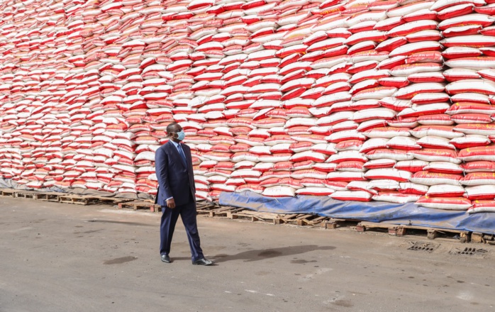Distribution de l'aide alimentaire : Le président Macky Sall lance officiellement l'opération de convoyage du riz à l'intérieur du pays. Distribution de l'aide alimentaire : Le président Macky Sall lance officiellement l'opération de convoyage du riz à l'intérieur du pays.