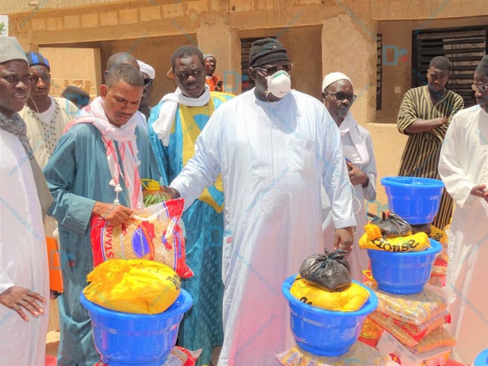 (IMAGES) KÉBÉMER - Serigne Bass Khadim Awa Bâ offre des denrées alimentaires à 45 daaras (IMAGES) KÉBÉMER - Serigne Bass Khadim Awa Bâ offre des denrées alimentaires à 45 daaras