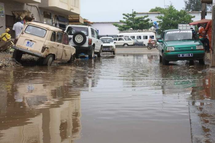 Les images de la visite d'Abdoul Mbaye en banlieue