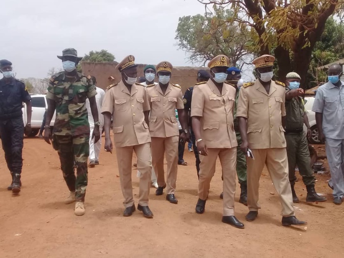 Kédougou / Covid-19 : Après la frontière avec la Guinée, le Gouverneur verrouille celle d'avec le Mali. Kédougou / Covid-19 : Après la frontière avec la Guinée, le Gouverneur verrouille celle d'avec le Mali.